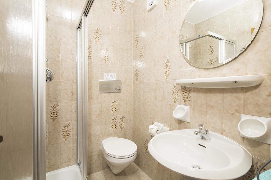 Ciasa Iris Hotel Colfosco Luaran gambar